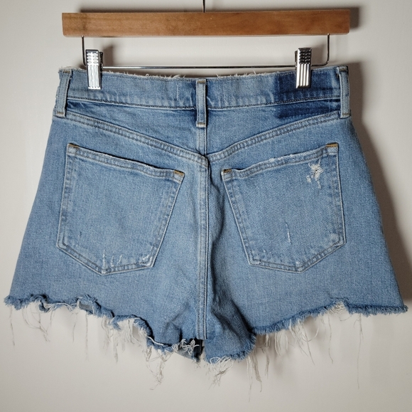 Abercrombie & Fitch The 4" Mom Medium Wash Short High Rise Raw Cut Hem Size 29/8 - Picture 7 of 10